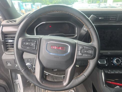 Used 2025 GMC Sierra 2500 AT4 AWD/4WD image 2