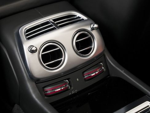 Used 2020 Rolls-Royce Dawn image 50