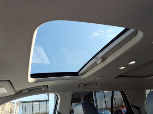 Used 2019 Chevrolet Traverse Premier w/ Driver Confidence II Package image 8