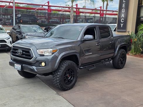 Used 2021 Toyota Tacoma SR5 AWD/4WD image 5