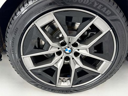 Certified 2026 BMW i5 eDrive40 w/ Premium Package RWD image 32