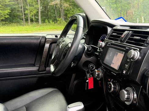 Used 2019 Toyota 4Runner TRD Off-Road Premium AWD/4WD image 23