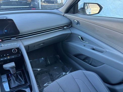 Used 2025 Hyundai Elantra SEL image 31