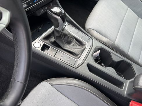 Used 2025 Volkswagen Jetta SE FWD image 14