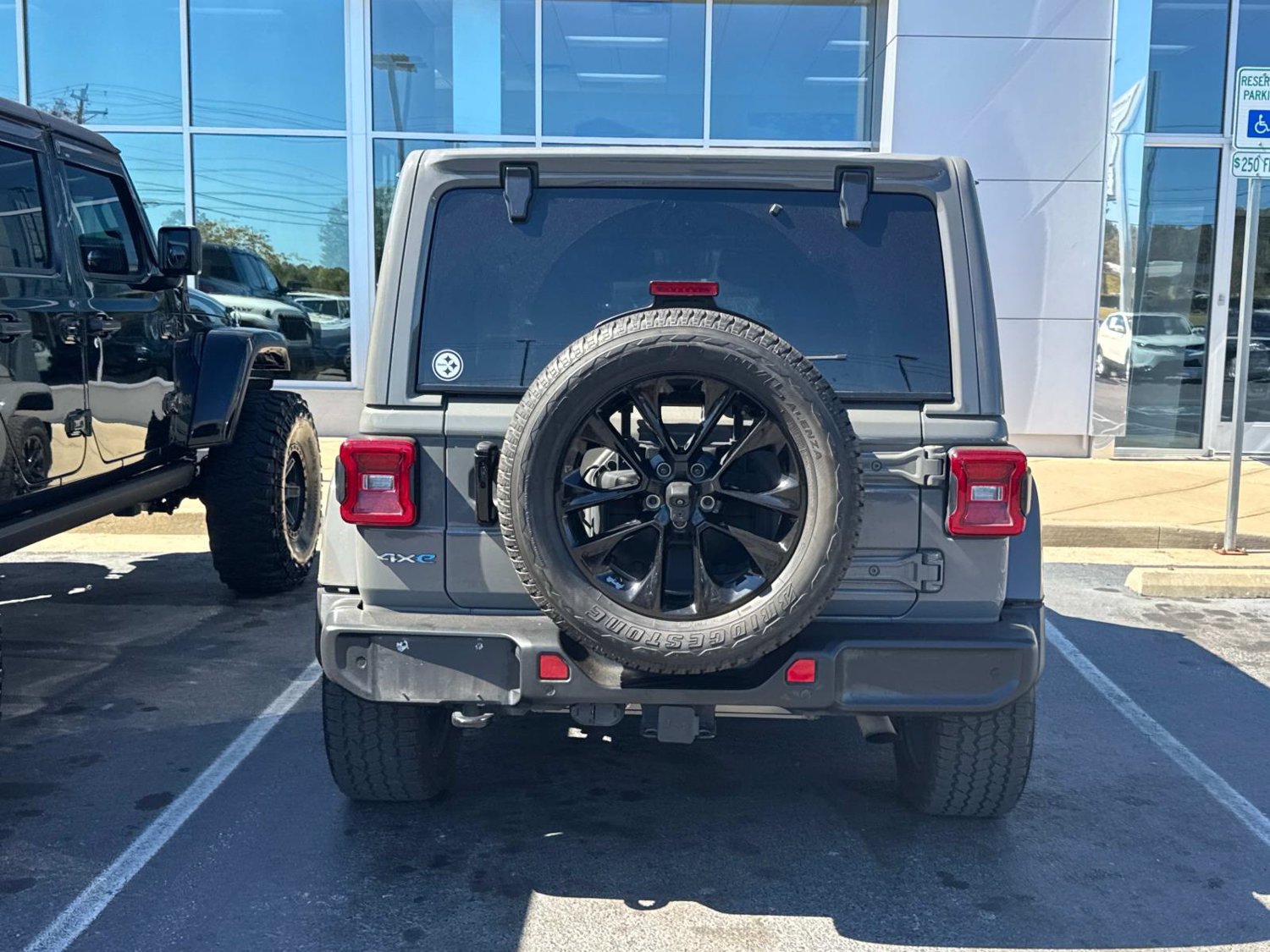 Used 2021 Jeep Wrangler Unlimited Sahara w/ Cold Weather Group AWD/4WD image 9