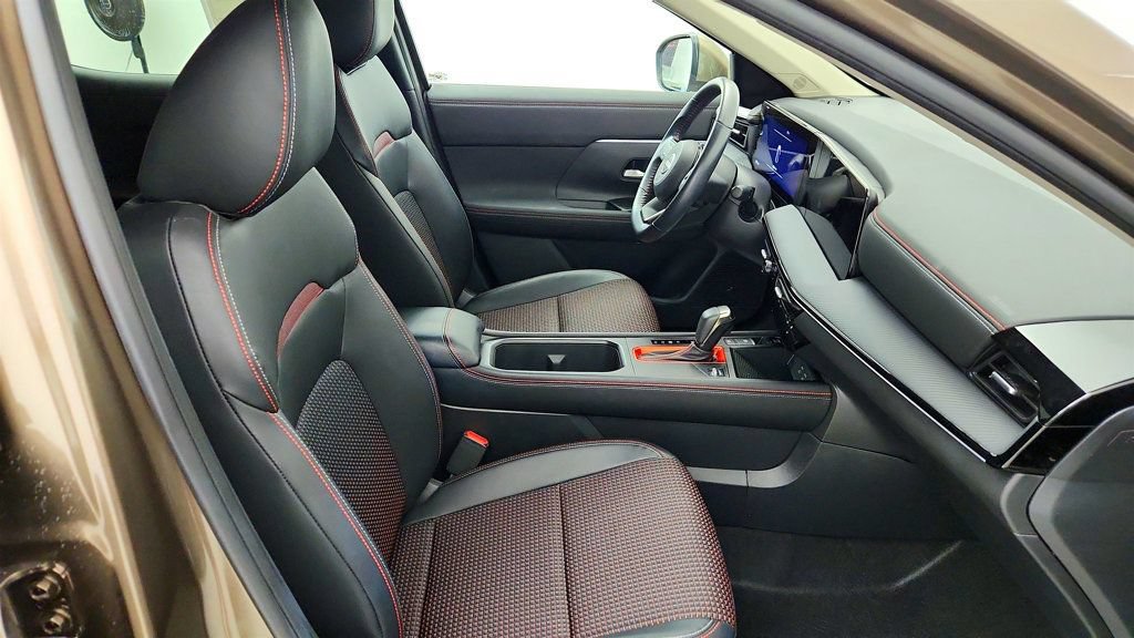 Used 2025 Nissan Kicks SR w/ Illumination Package AWD/4WD image 22