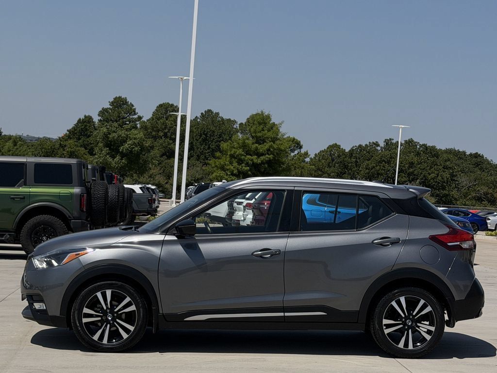 Used 2019 Nissan Kicks SR w/ SR Premium Package FWD image 3
