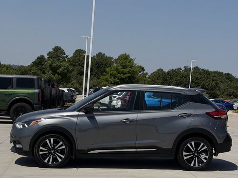 Used 2019 Nissan Kicks SR w/ SR Premium Package FWD image 3