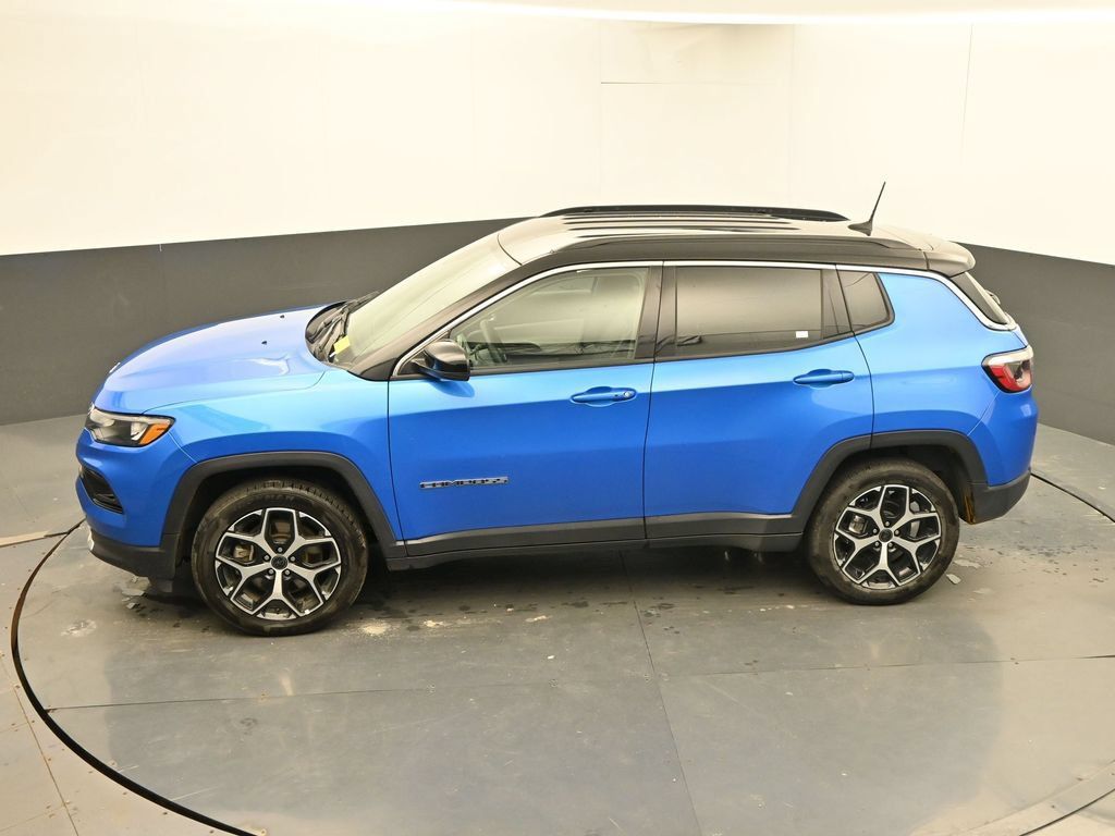 Used 2025 Jeep Compass Limited AWD/4WD image 36