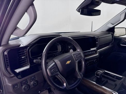 Used 2022 Chevrolet Silverado 1500 LT w/ Protection Package image 9