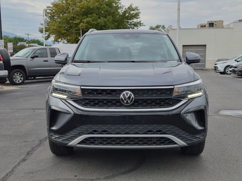 Used 2024 Volkswagen Taos SE w/ Panoramic Sunroof Package AWD/4WD image 11
