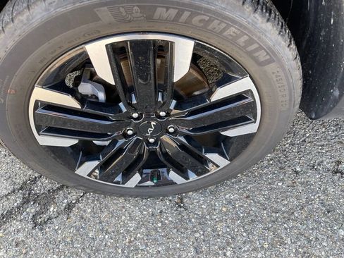 Used 2025 Kia Telluride SX w/ SX Captain's Chair Package AWD/4WD image 5