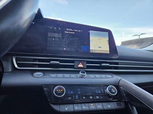 Used 2023 Hyundai Elantra SEL w/ Convenience Package image 16