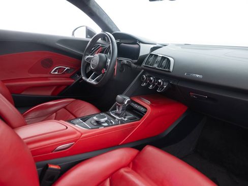 Used 2018 Audi R8 V10 w/ Premium Package RWD image 27