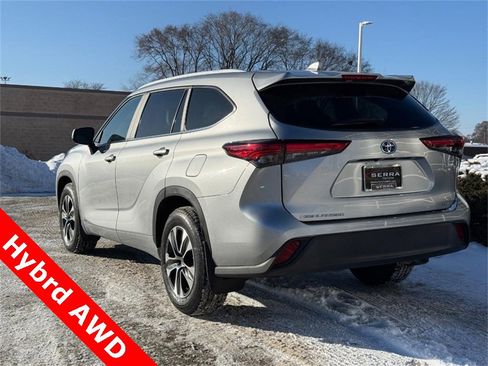 Used 2023 Toyota Highlander XLE image 5