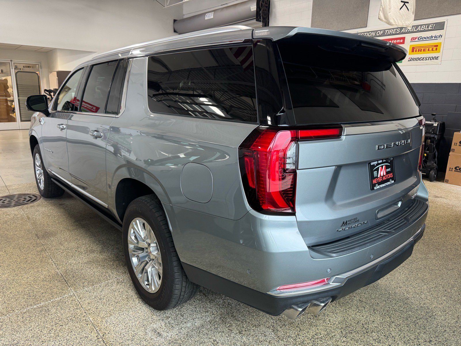 Used 2025 GMC Yukon XL Denali w/ Sun & Power Step Package AWD/4WD image 7