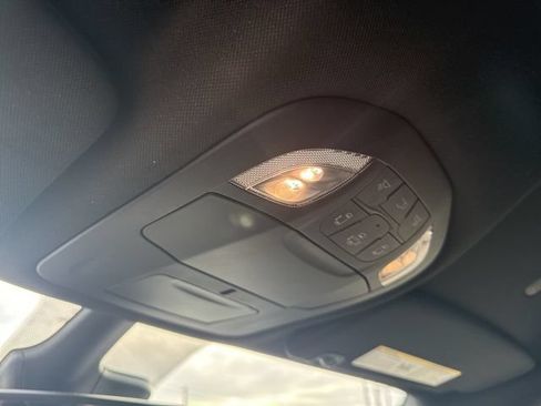 Used 2024 Chrysler Pacifica Touring FWD image 33