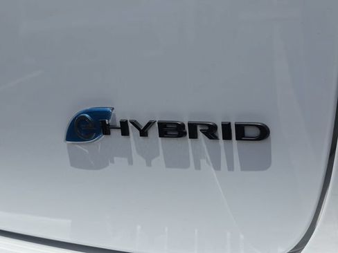 Used 2024 Chrysler Pacifica Limited w/ Uconnect Theater Family Group FWD image 22