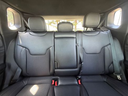 Used 2025 Jeep Compass Trailhawk image 34