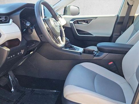 Used 2022 Toyota RAV4 Limited image 16