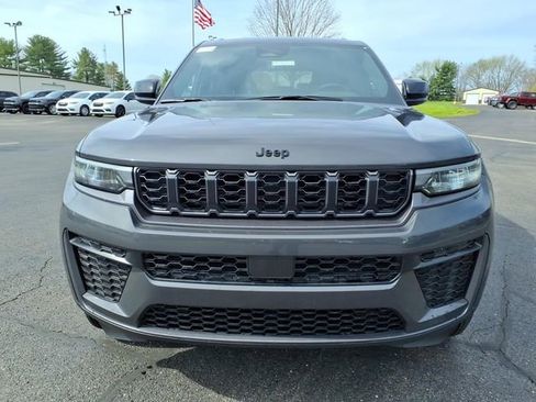 New 2026 Jeep Grand Cherokee Altitude AWD/4WD image 2
