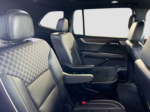 Used 2025 GMC Acadia Denali w/ Super Cruise Package image 30