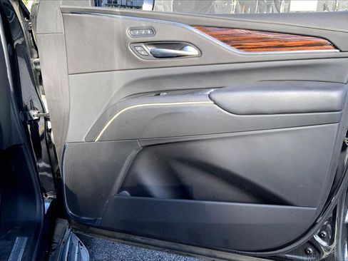 Certified 2024 Cadillac Escalade Premium Luxury image 22