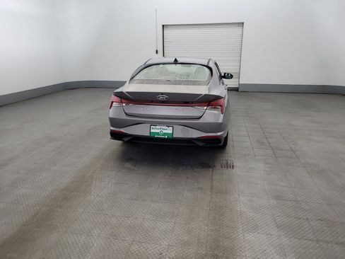 Used 2023 Hyundai Elantra SEL w/ Preferred Accessory Package FWD image 7