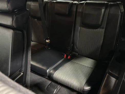 Used 2019 Toyota Highlander Plus AWD/4WD image 13