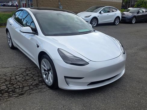 Used 2023 Tesla Model 3 Standard Range RWD image 3