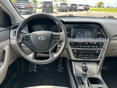 Used 2017 Hyundai Sonata SE FWD image 3