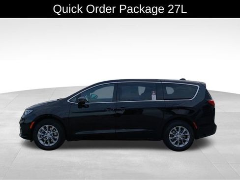 New 2026 Chrysler Pacifica Select AWD/4WD image 2