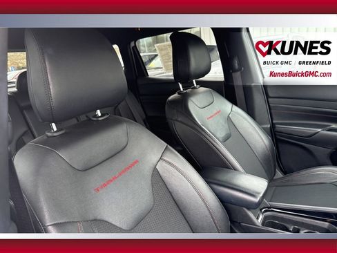 Used 2025 Jeep Compass Trailhawk AWD/4WD image 39