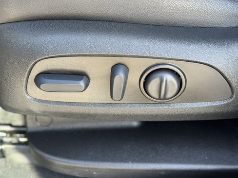 Used 2023 GMC Acadia SLT image 21