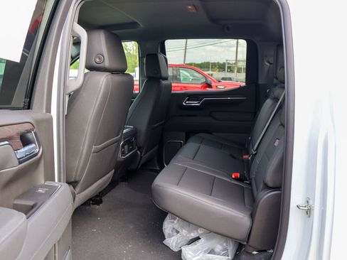 New 2026 GMC Sierra 1500 SLT image 10