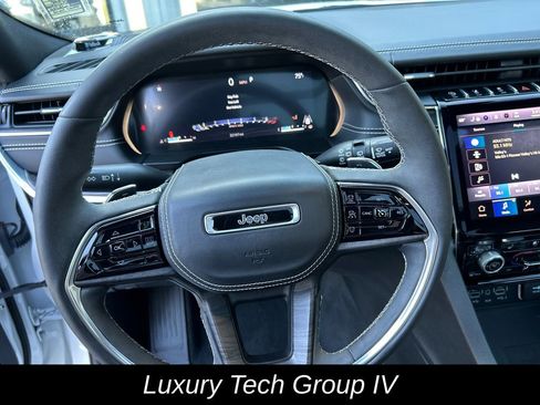 Used 2023 Jeep Grand Cherokee Overland w/ Luxury Tech Group IV AWD/4WD image 17