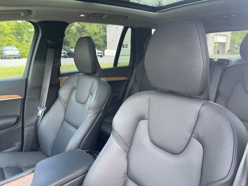 Used 2025 Volvo XC90 T8 Plus w/ Protection Package Premier AWD/4WD image 8