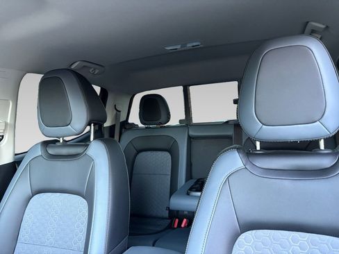 Used 2022 Chevrolet Colorado Z71 image 2