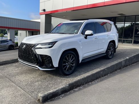 Used 2024 Lexus LX 600 F Sport AWD/4WD image 4