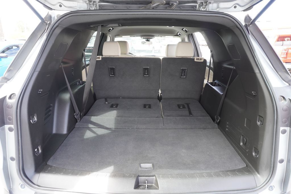 Certified 2023 Chevrolet Traverse LS FWD image 8
