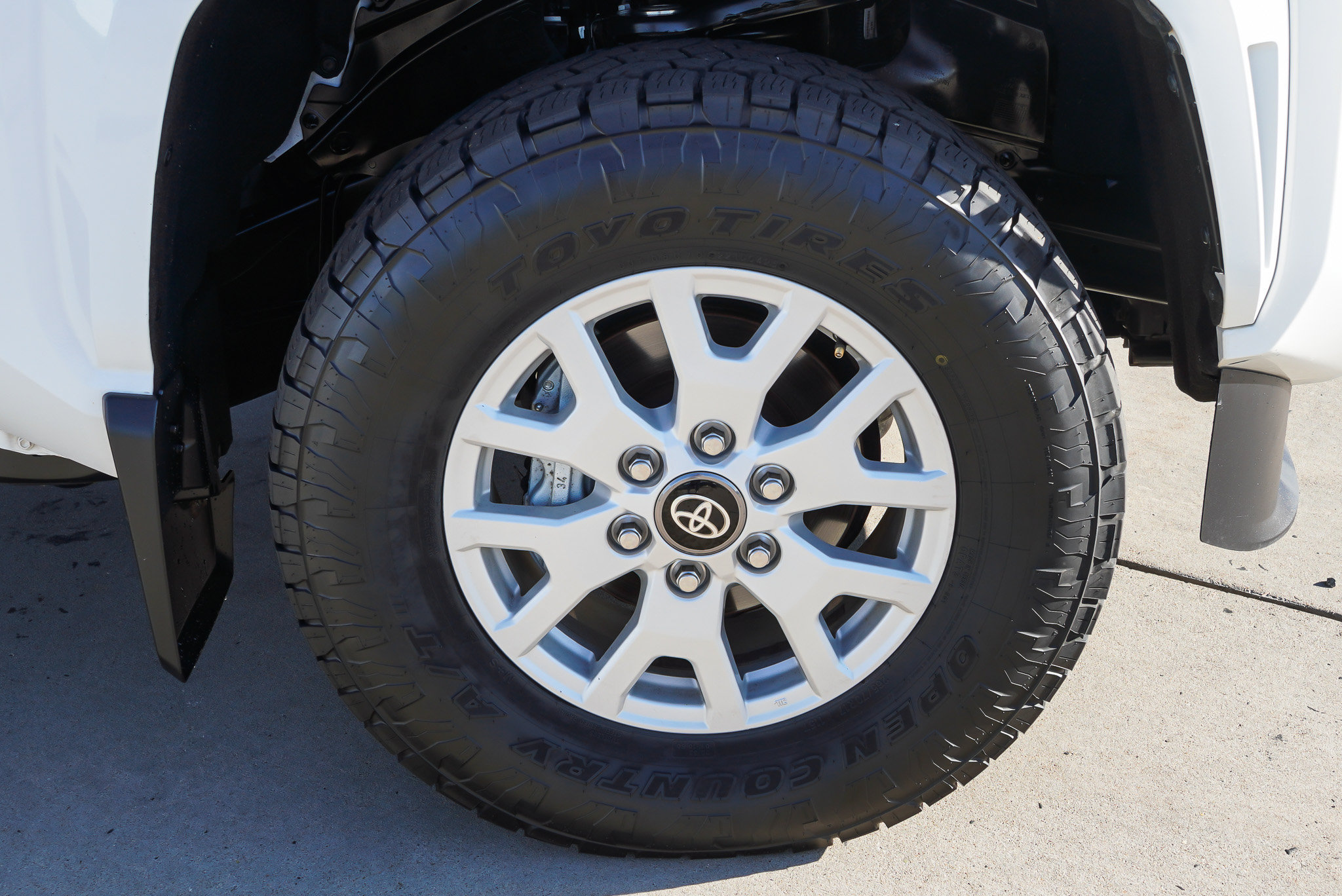 Certified 2024 Toyota Tacoma SR5 AWD/4WD image 10