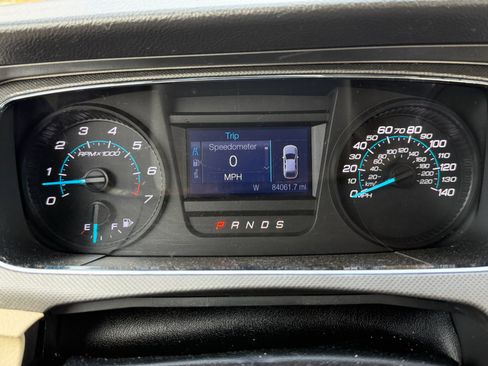 Used 2016 Ford Taurus SE FWD image 13