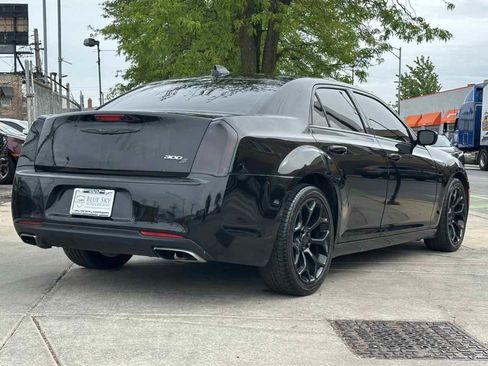 Used 2016 Chrysler 300 S RWD image 5