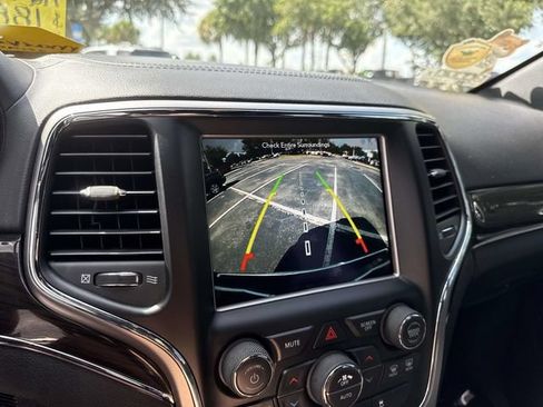 Used 2018 Jeep Grand Cherokee Overland RWD image 26