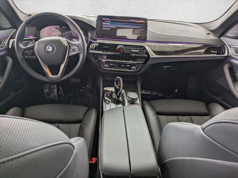 Used 2023 BMW 530e w/ Premium Package image 18