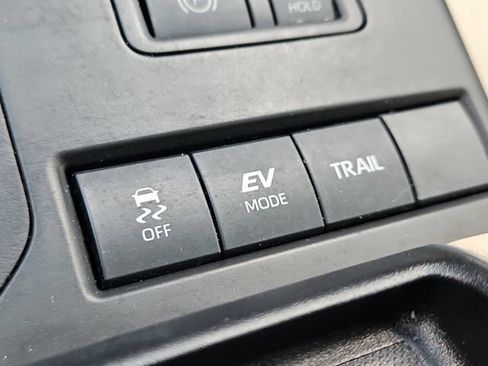 Used 2021 Toyota Highlander XLE AWD/4WD image 26