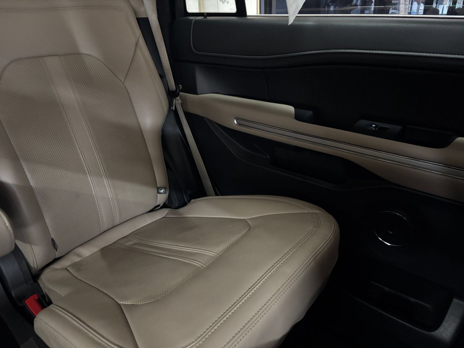 Used 2024 Ford Expedition Limited RWD image 41
