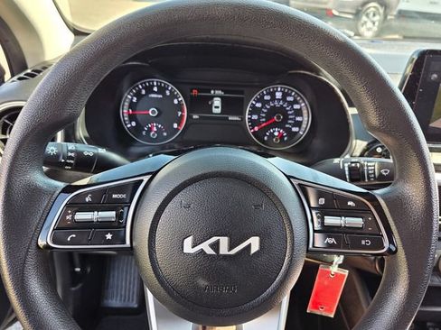 Used 2022 Kia Forte LXS FWD image 25
