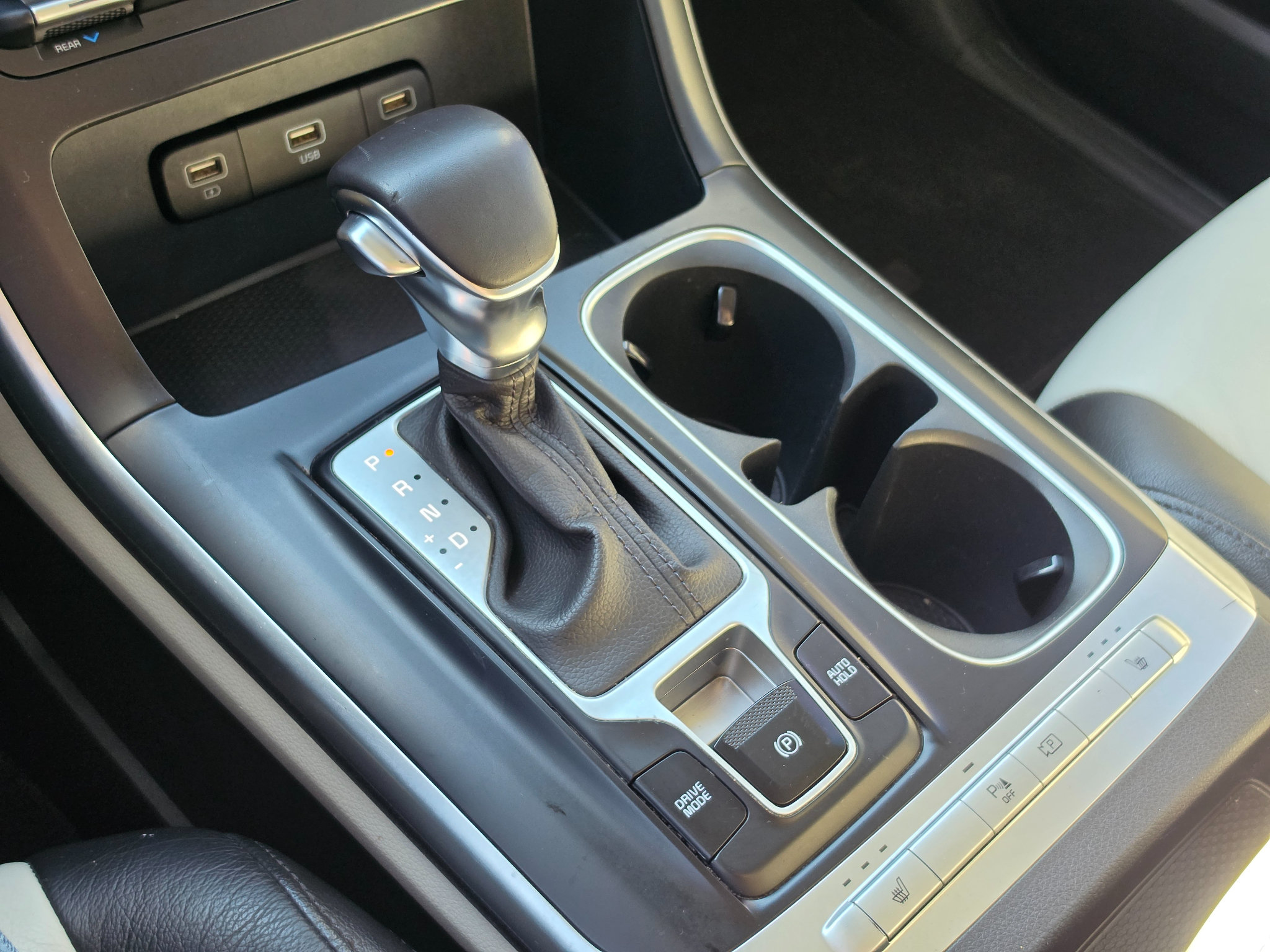 Used 2023 Kia Carnival LX FWD image 15