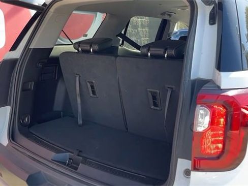 Used 2023 GMC Acadia SLT image 25